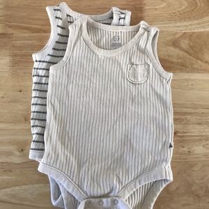 Gap sleeveless ribbed onesies - set of 2